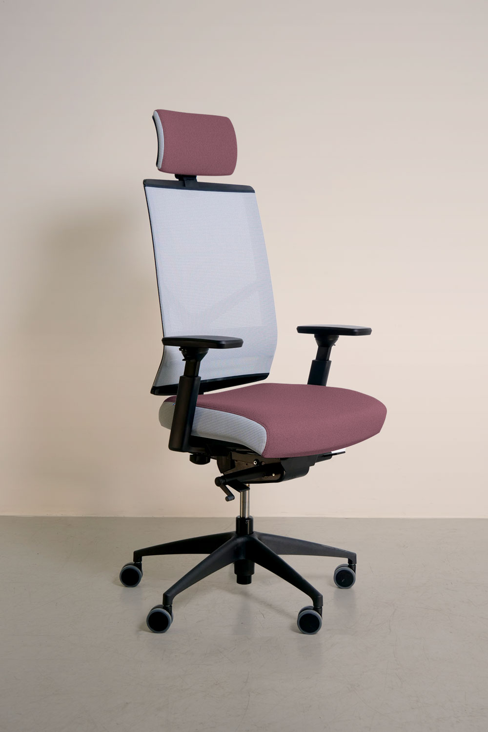 Fauteuil de bureau ergonomique en tissu rose Great Marcel Resille de trois Quart NAVAILLES