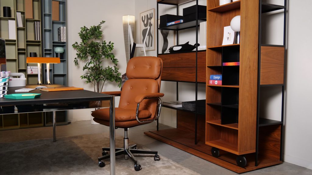 Bureau de direction au style vintage accompagné du fauteuil de direction Héritage 80