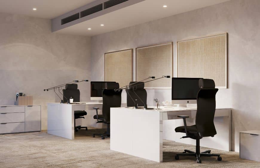 Espace de travail, workspace avec fauteuils de bureau ergonomique strong auguste en tissu noir Navailles