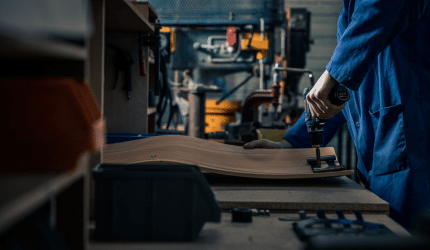 fabrication d'un dossier solide en bois pour un fauteuil de bureau qualité.
