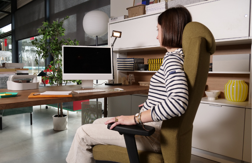 Fauteuil de bureau occasion en utilisation.