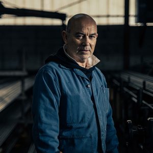 portrait d'une des artisans de la manufacture française de fauteuil de bureau Navailles