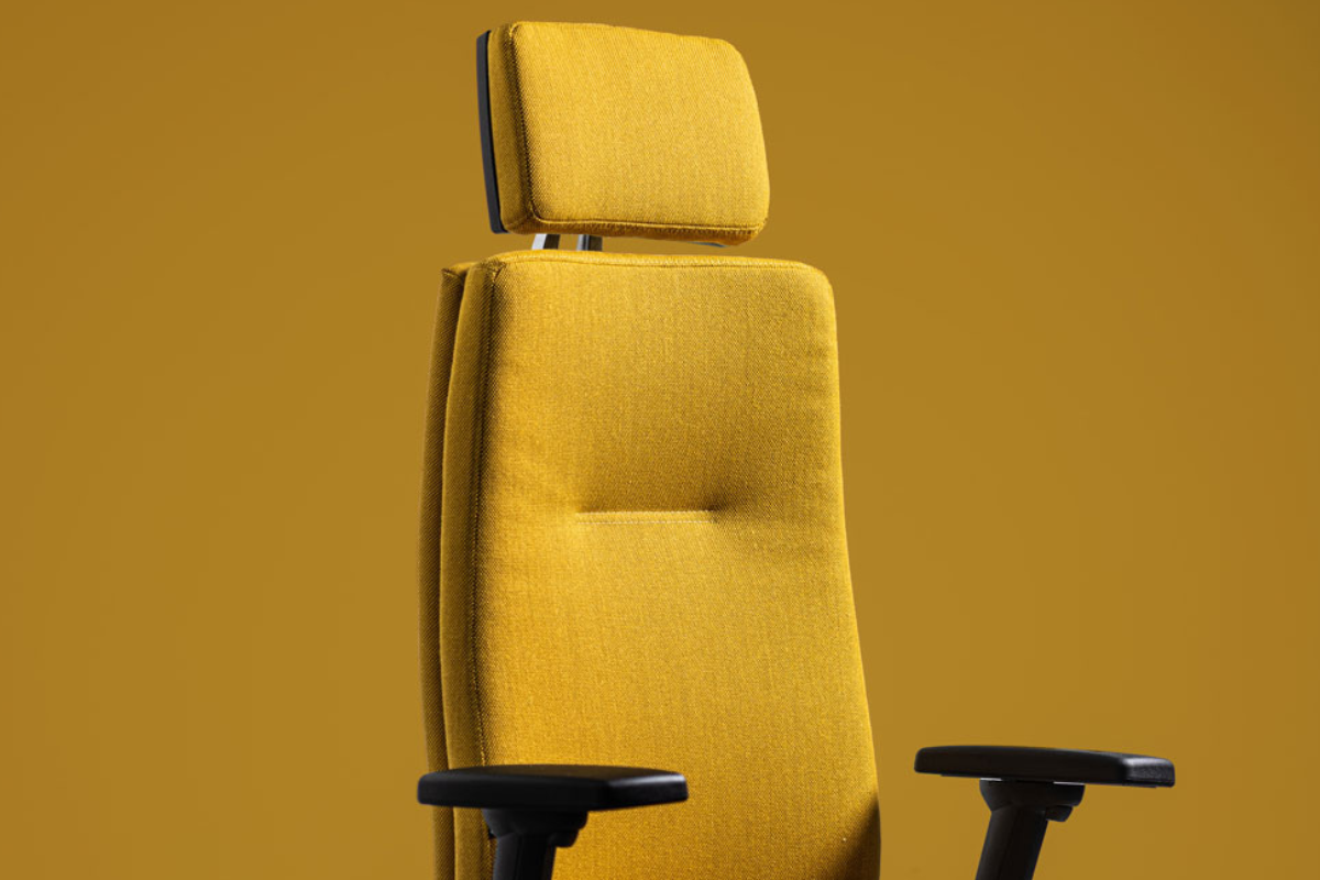 Chaise de bureau jaune ergonomique r&eacute;glable article gamme Navailles