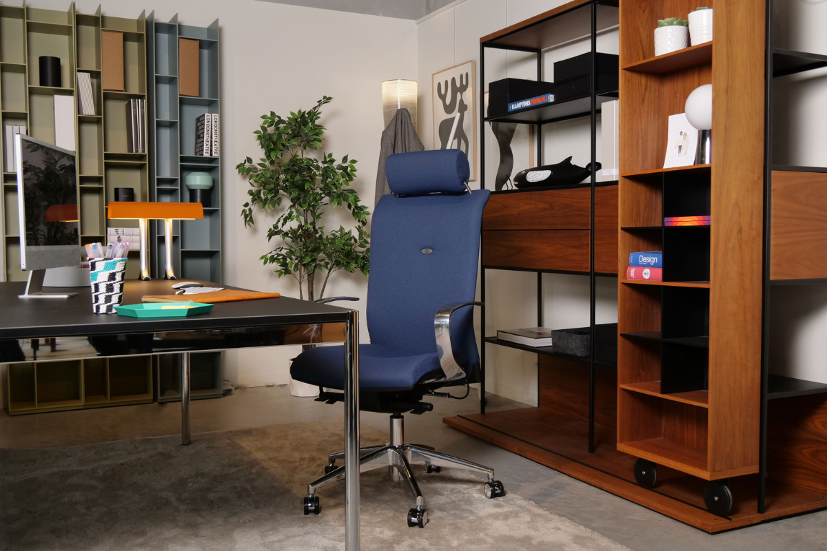 Fauteuil de bureau ergonomique strong auguste en tissu bleu Article sur les indispensables en t&eacute;l&eacute;travail Navailles