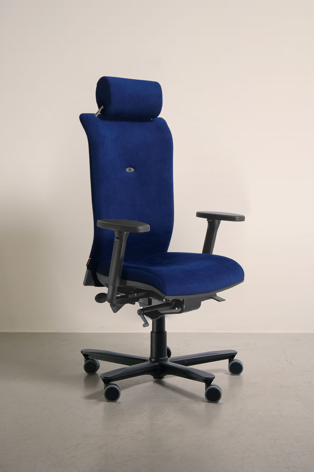 Fauteuil de bureau ergonomique mal de dos réglable en microfibre bleu marine Strong Auguste de trois Quart NAVAILLES